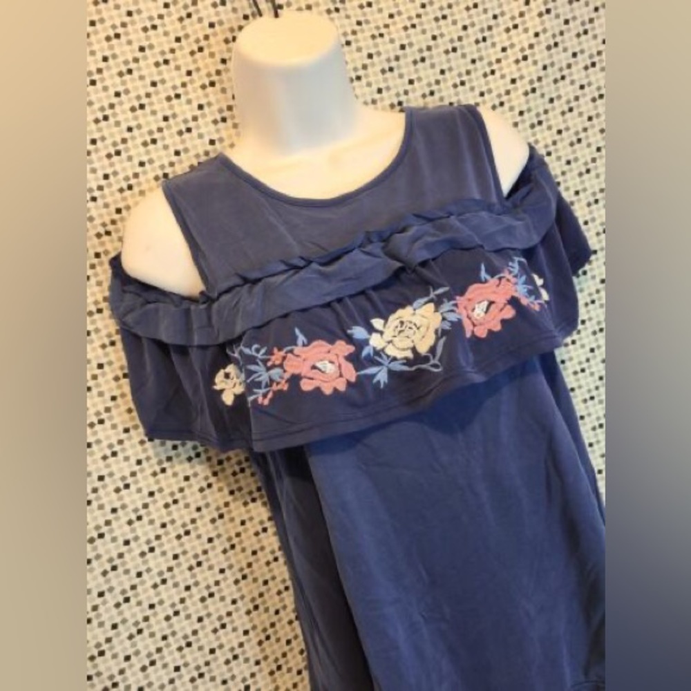 Francesca’s floral top - Picture 5 of 5
